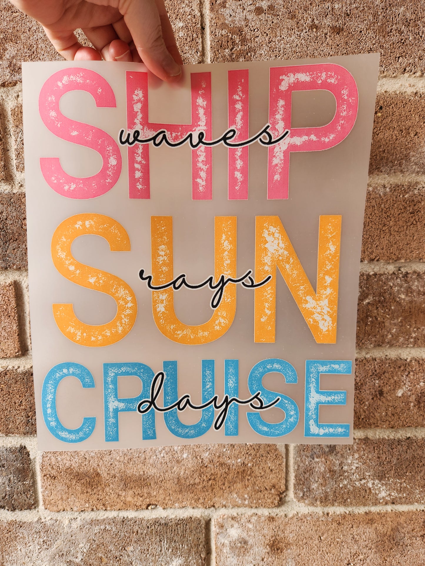 Ship waves, sun rays and cruise days