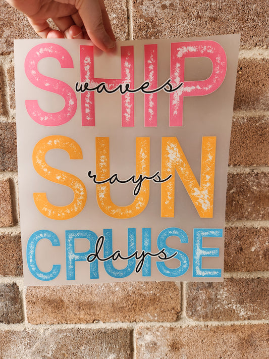 Ship waves, sun rays and cruise days